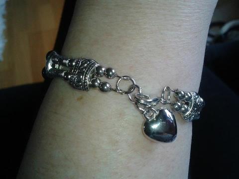 REVERSES SIDE OF BANGLE WITH HEART...